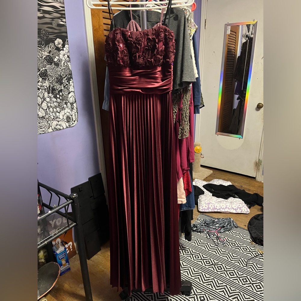 Elegant Xtraordinary Floral Top Red Gown